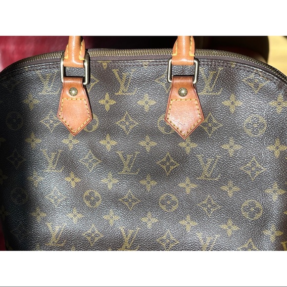Authentic Louis Vuitton Alma PM in Monogram - Picture 4 of 17